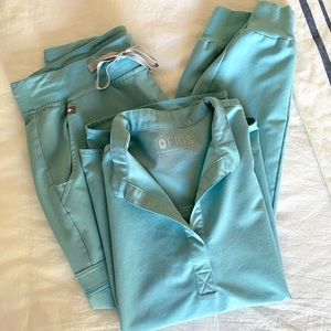 Figs Limited Edition Scrub Set